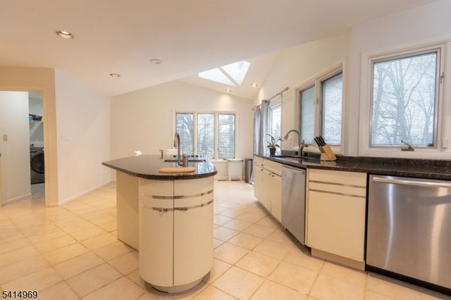 22 Post Ln, Livingston Twp., NJ 07039