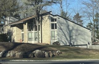 22 Post Ln, Livingston Twp., NJ 07039