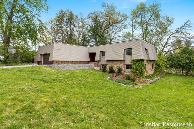 1211 W Frank Drive, Greenville, MI 48838