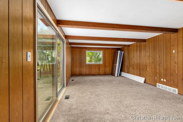 1211 W Frank Drive, Greenville, MI 48838