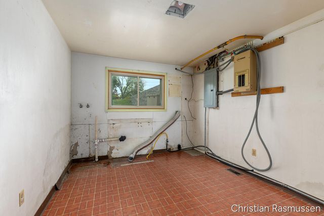 1211 W Frank Drive, Greenville, MI 48838