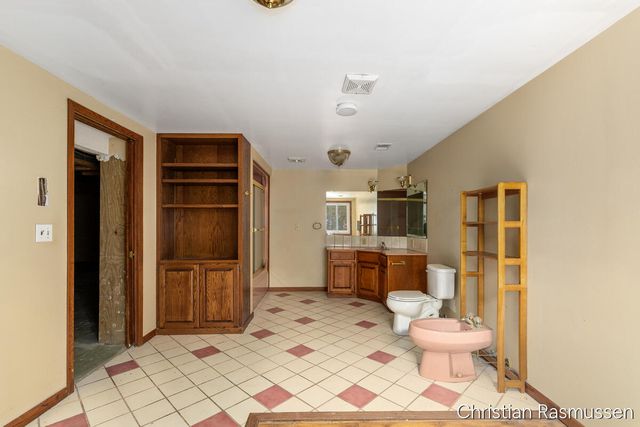 1211 W Frank Drive, Greenville, MI 48838
