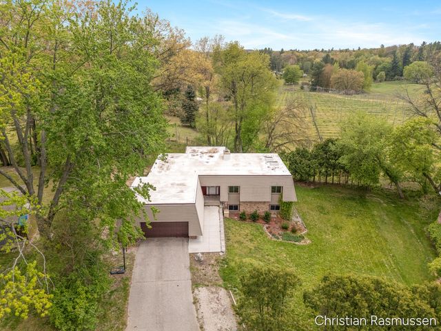 1211 W Frank Drive, Greenville, MI 48838