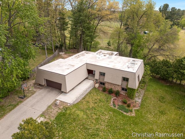 1211 W Frank Drive, Greenville, MI 48838
