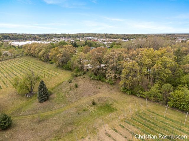 1211 W Frank Drive, Greenville, MI 48838
