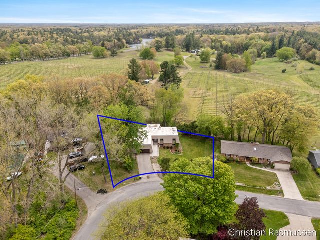 1211 W Frank Drive, Greenville, MI 48838