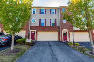 240 Broadstone Dr, Adams Twp, PA 16046