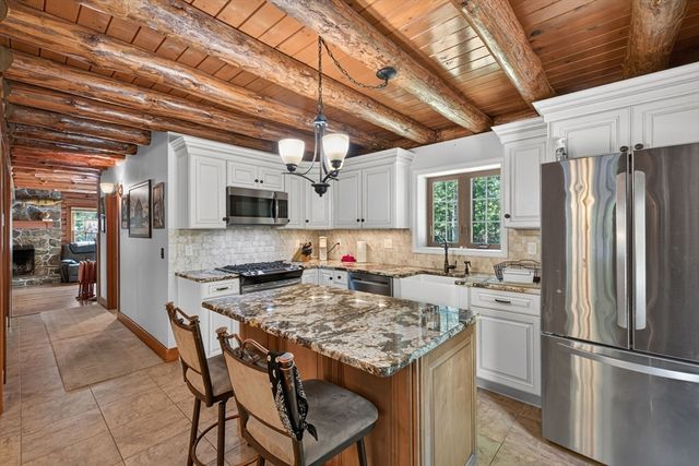 82 Hornbine Rd, Rehoboth, MA 02769