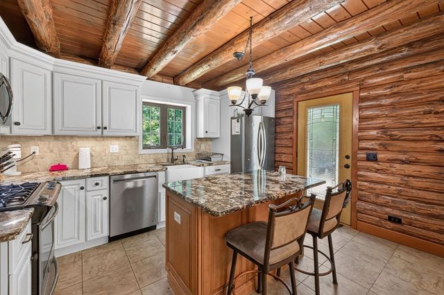 82 Hornbine Rd, Rehoboth, MA 02769