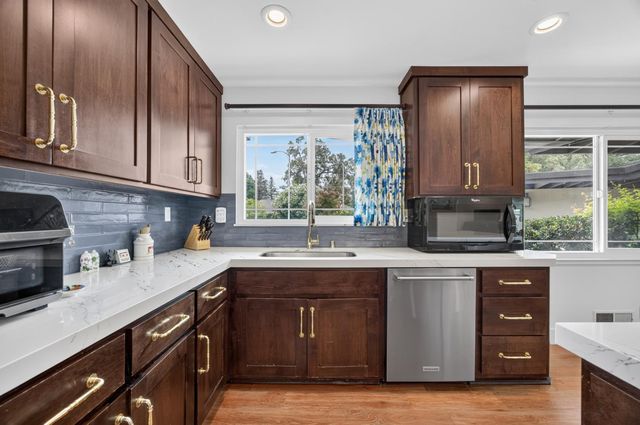 211 Callnon Ct, Sacramento, CA 95864