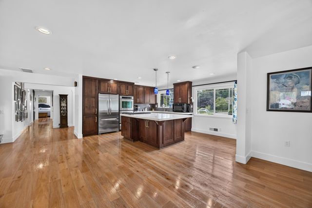 211 Callnon Ct, Sacramento, CA 95864
