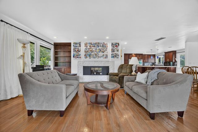 211 Callnon Ct, Sacramento, CA 95864