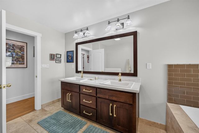 211 Callnon Ct, Sacramento, CA 95864