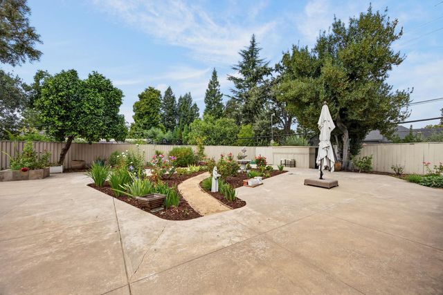 211 Callnon Ct, Sacramento, CA 95864