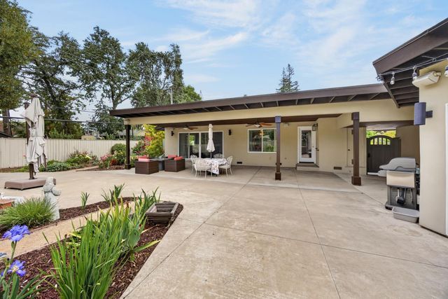 211 Callnon Ct, Sacramento, CA 95864