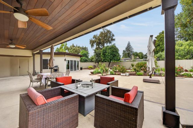 211 Callnon Ct, Sacramento, CA 95864