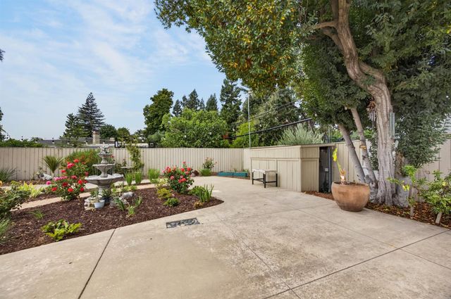 211 Callnon Ct, Sacramento, CA 95864