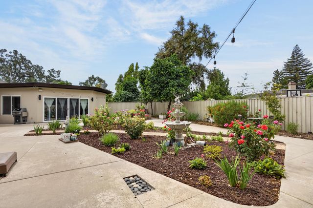 211 Callnon Ct, Sacramento, CA 95864