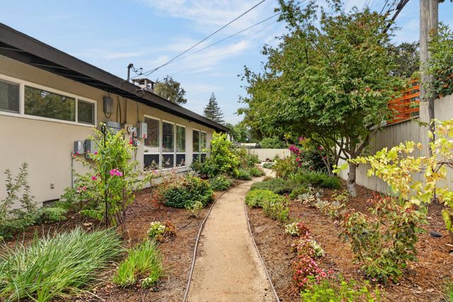 211 Callnon Ct, Sacramento, CA 95864