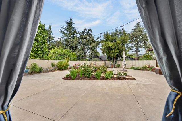 211 Callnon Ct, Sacramento, CA 95864