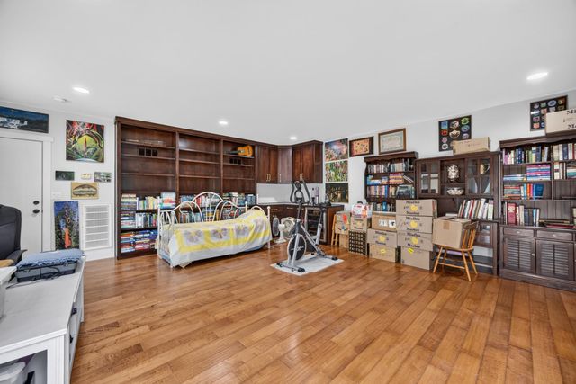 211 Callnon Ct, Sacramento, CA 95864