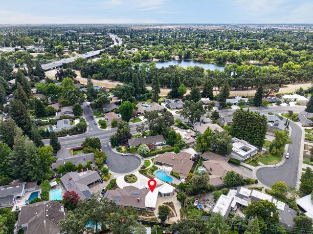 211 Callnon Ct, Sacramento, CA 95864