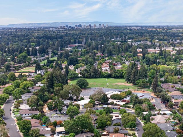211 Callnon Ct, Sacramento, CA 95864