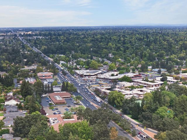 211 Callnon Ct, Sacramento, CA 95864