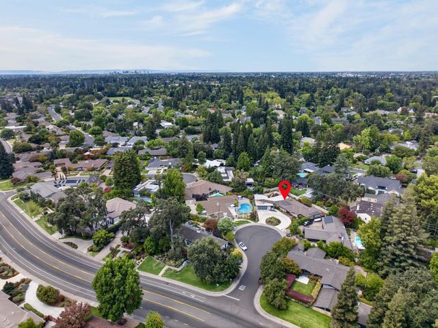 211 Callnon Ct, Sacramento, CA 95864