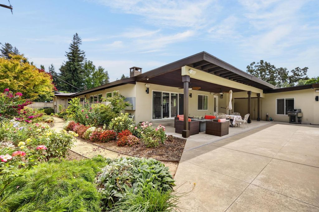 211 Callnon Ct, Sacramento, CA 95864