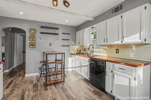 297 W 30th Street, Holland City, MI 49423