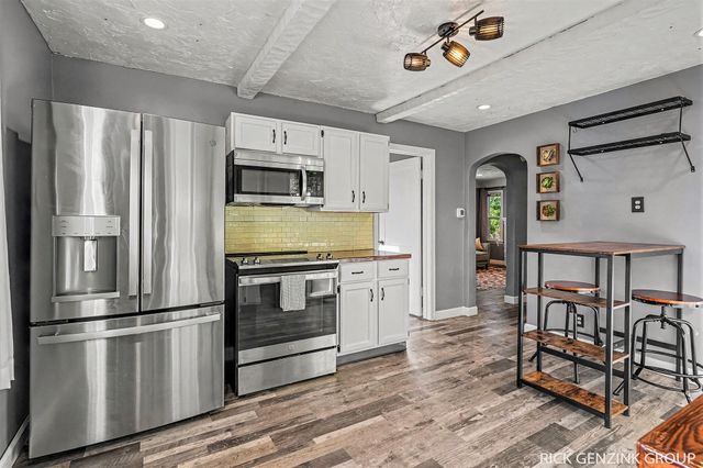 297 W 30th Street, Holland City, MI 49423