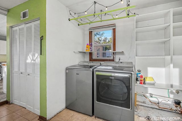297 W 30th Street, Holland City, MI 49423