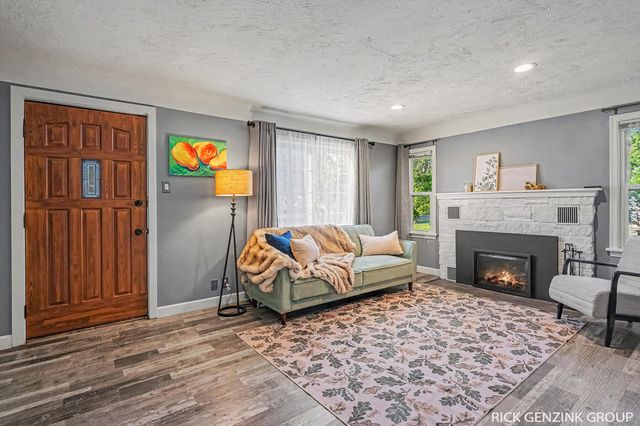 297 W 30th Street, Holland City, MI 49423
