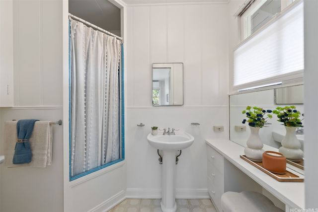 2947 Manoa Road, Honolulu, HI 96822