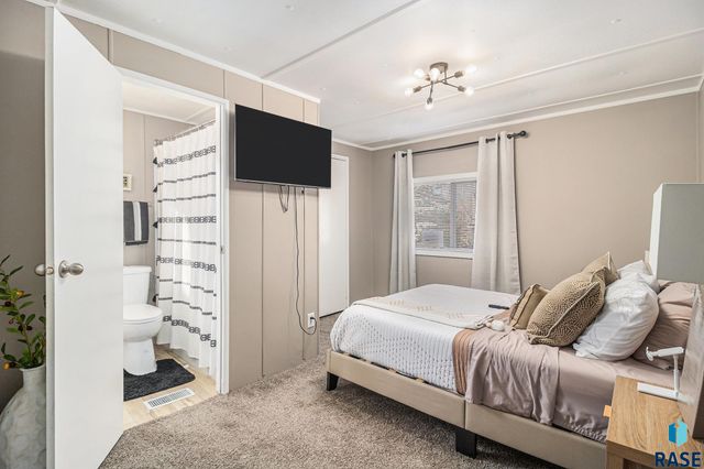 1020 N Bunker Pl Place, Sioux Falls, SD 57103