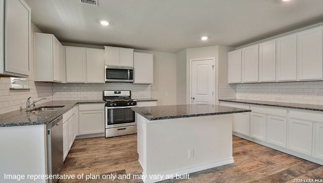 139 Bruce Cv, Mico, TX 78056