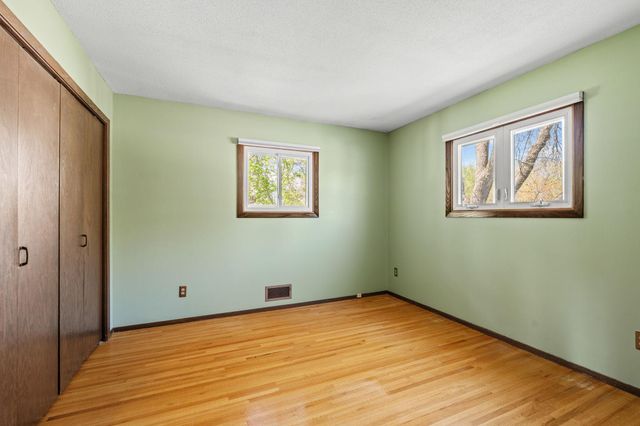 648 91st Avenue NE, Blaine, MN 55434