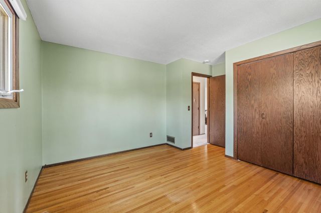 648 91st Avenue NE, Blaine, MN 55434