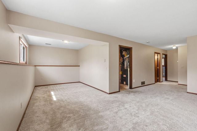 648 91st Avenue NE, Blaine, MN 55434