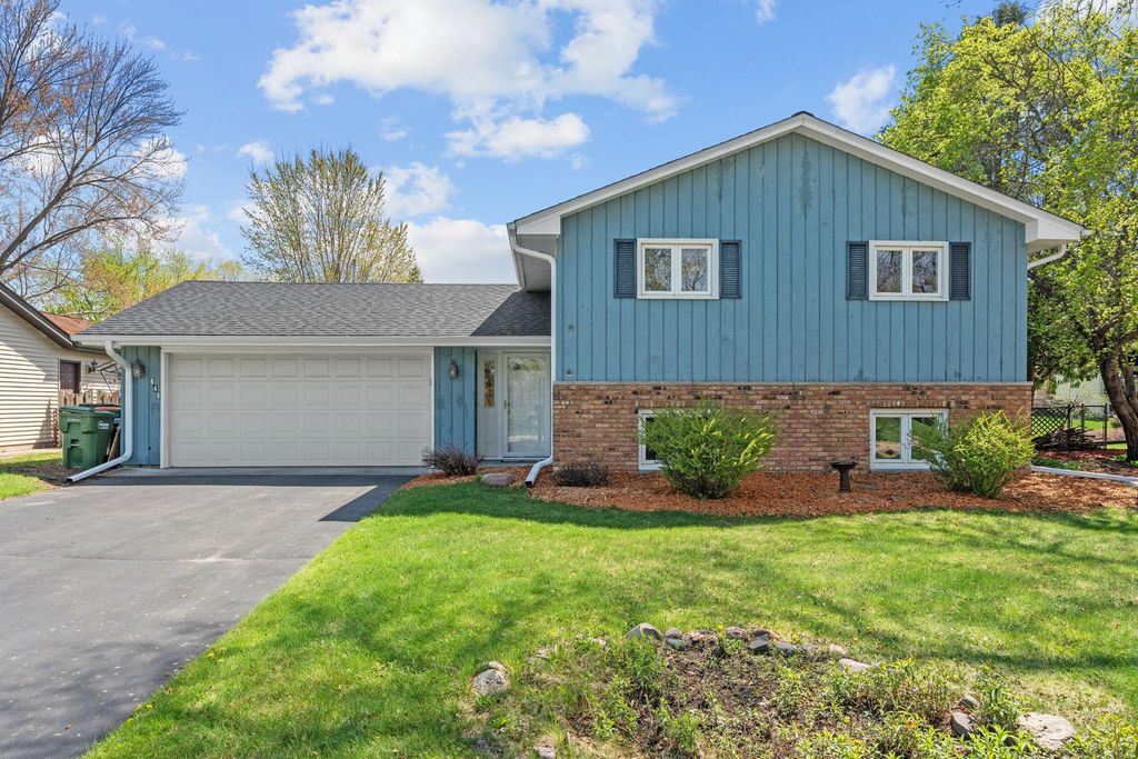 648 91st Avenue NE, Blaine, MN 55434