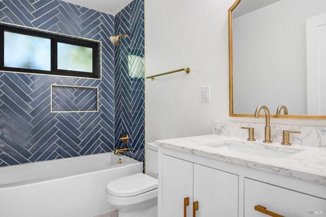 690 Hudson Ct, Sonoma, CA 95476