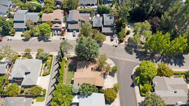 690 Hudson Ct, Sonoma, CA 95476