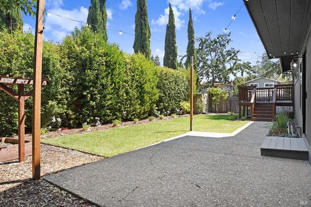 690 Hudson Ct, Sonoma, CA 95476