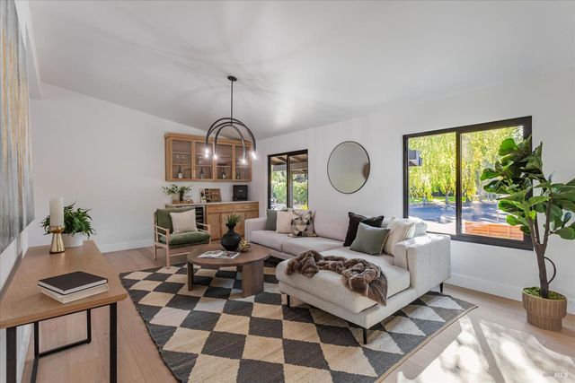 690 Hudson Ct, Sonoma, CA 95476