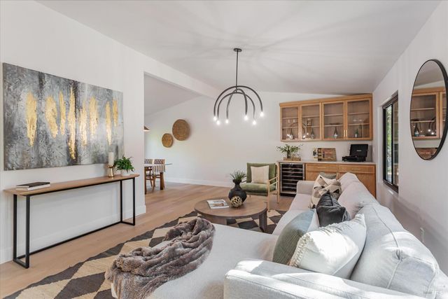 690 Hudson Ct, Sonoma, CA 95476