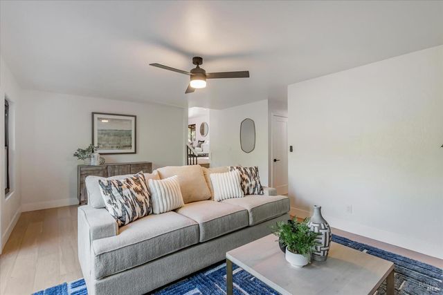 690 Hudson Ct, Sonoma, CA 95476