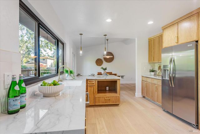 690 Hudson Ct, Sonoma, CA 95476