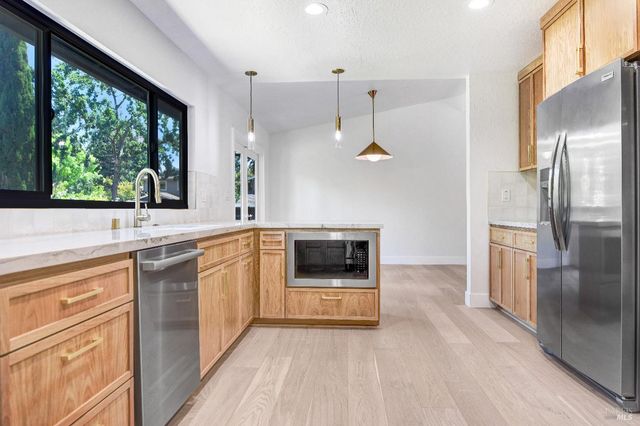 690 Hudson Ct, Sonoma, CA 95476