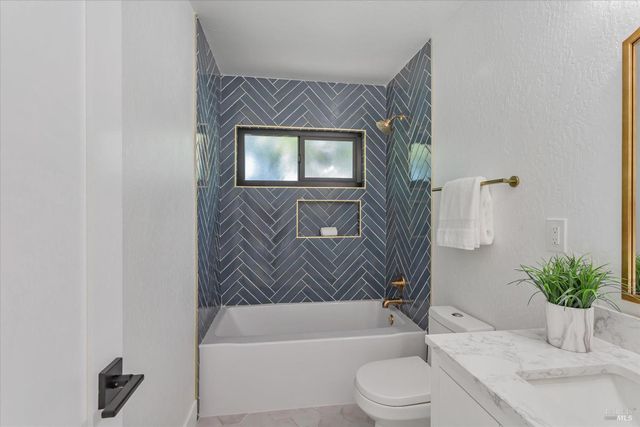 690 Hudson Ct, Sonoma, CA 95476